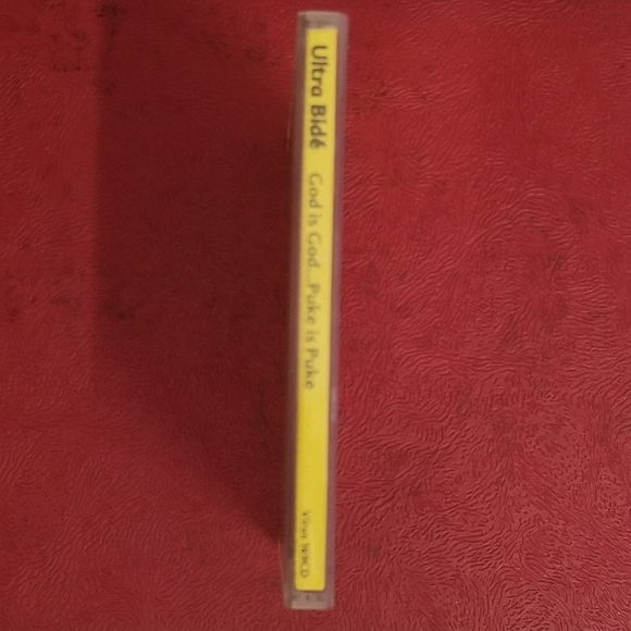 Ultra Bidé - god is god / puke is puke (1995) - Picture 5 of 15